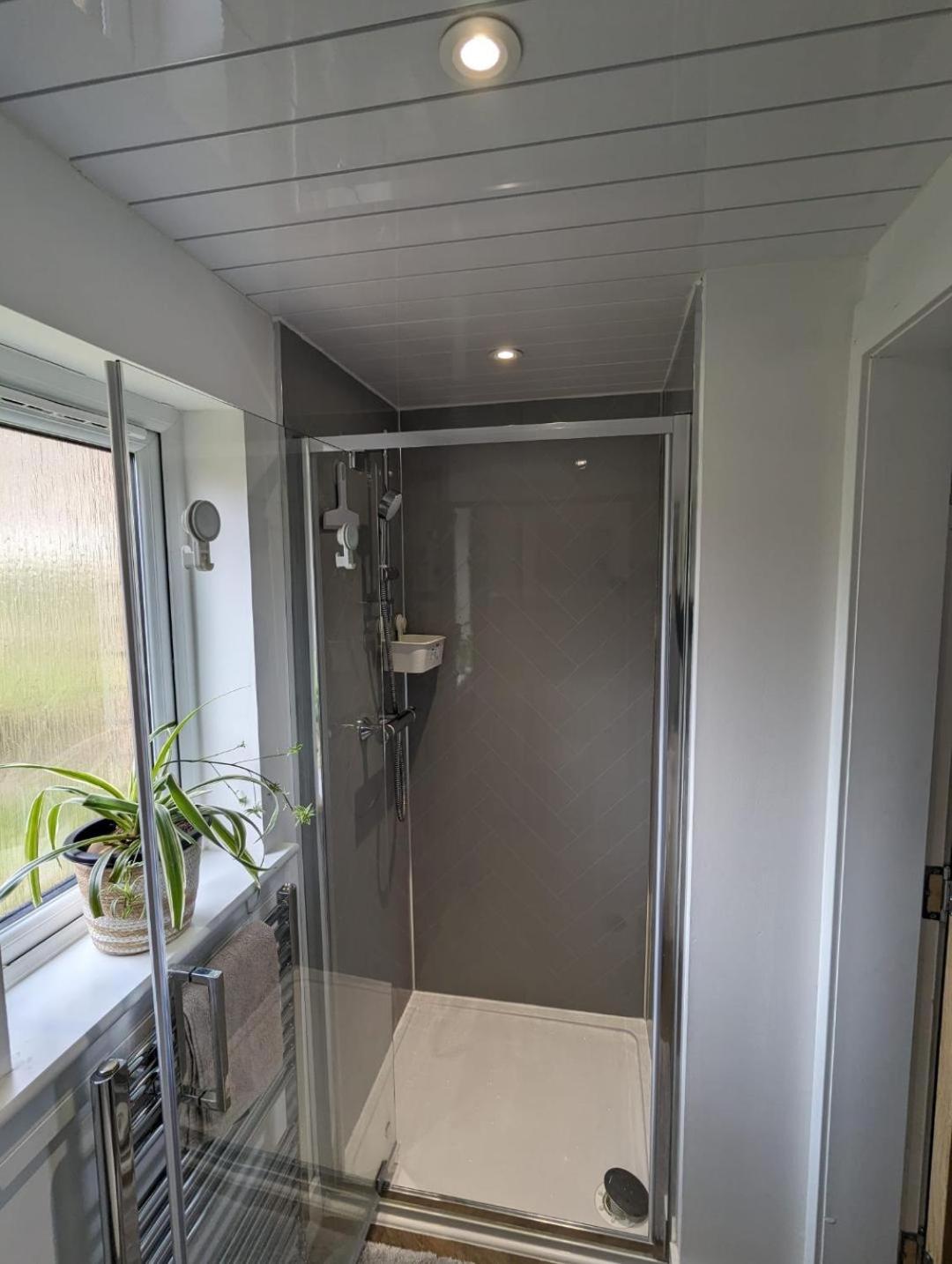 En-Suite Double Room With Private Entrance EDI Eksteriør bilde